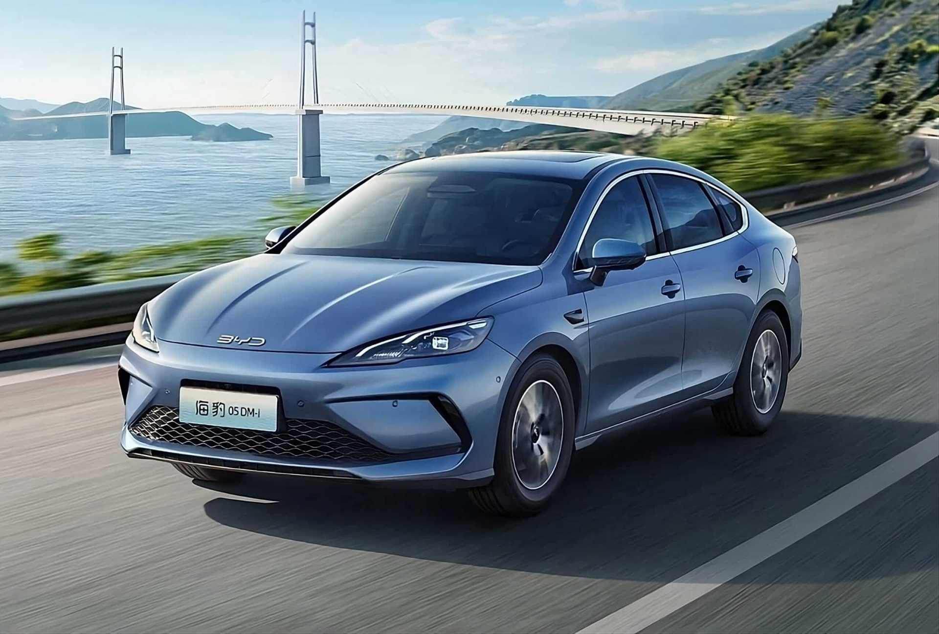 Гібридний автомобіль BYD Seal 05 DM-i